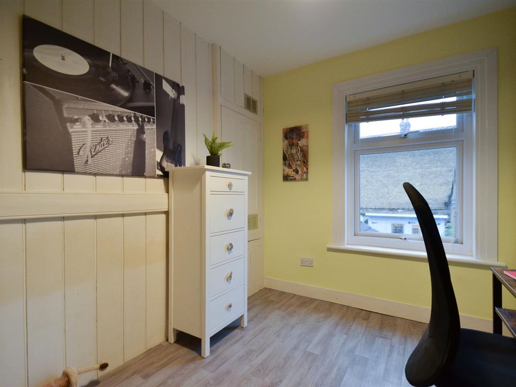 2 bed terraced house for sale in Princes Street, Southend-On-Sea SS1, £300,000