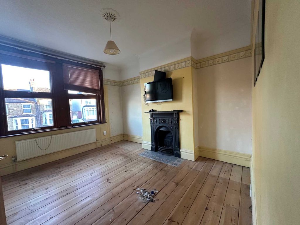 3 bed property for sale in Rochdale Road, Abbey Wood SE2, £425,000