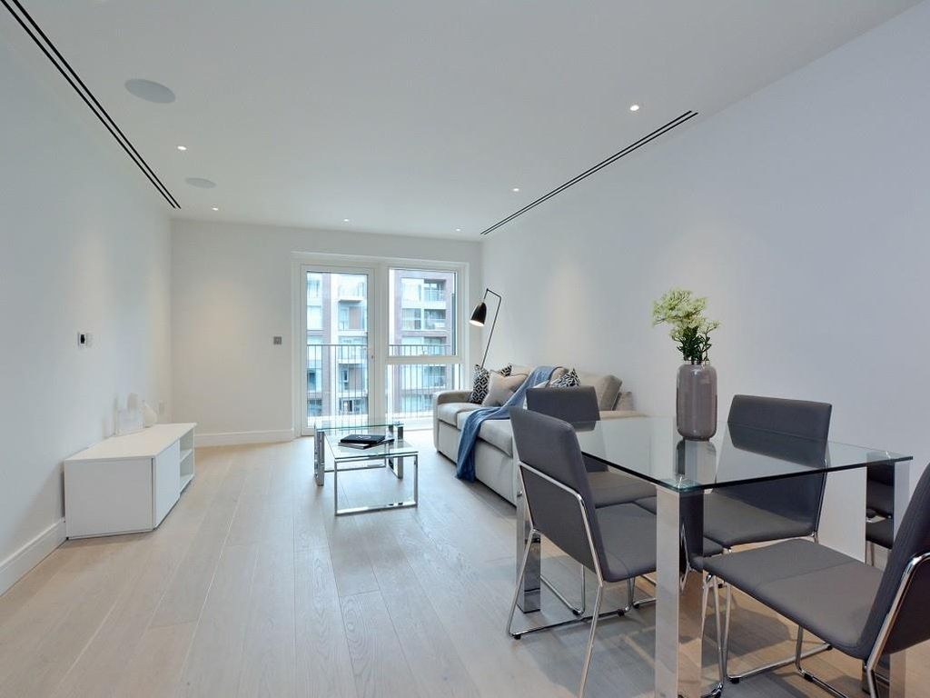 2 bed flat to rent in Lockside House, Chelsea Creek, Thurstan Street, London SW6., £3,650 pcm