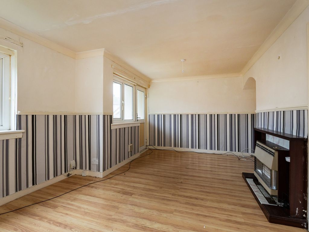 2 bed flat for sale in 41/3 Hoseason Gardens, Edinburgh EH4, £140,000