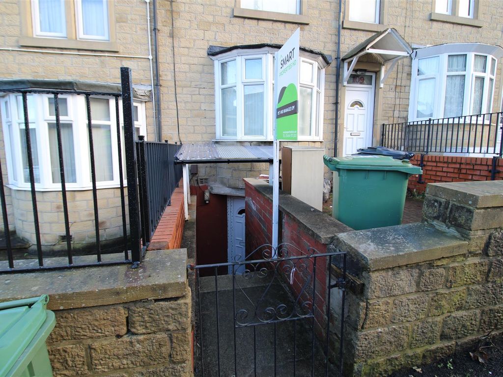 1 bed property to rent in Moorbottom Road, Huddersfield HD1, £325 pcm