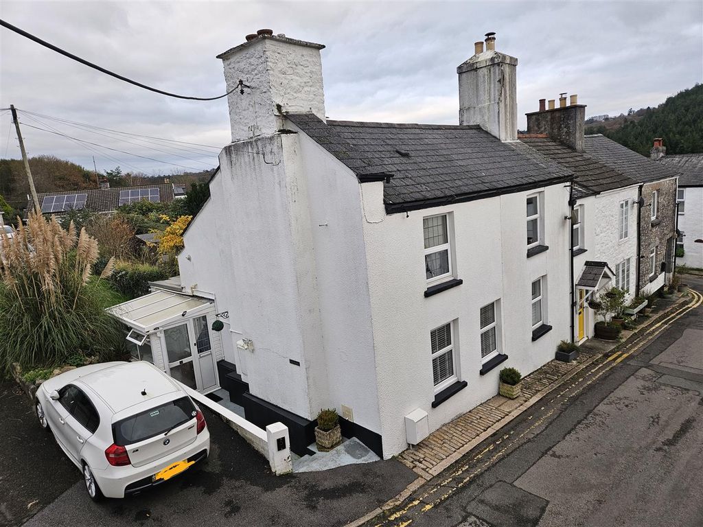 2 bed property for sale in King Street, Gunnislake PL18, £200,000