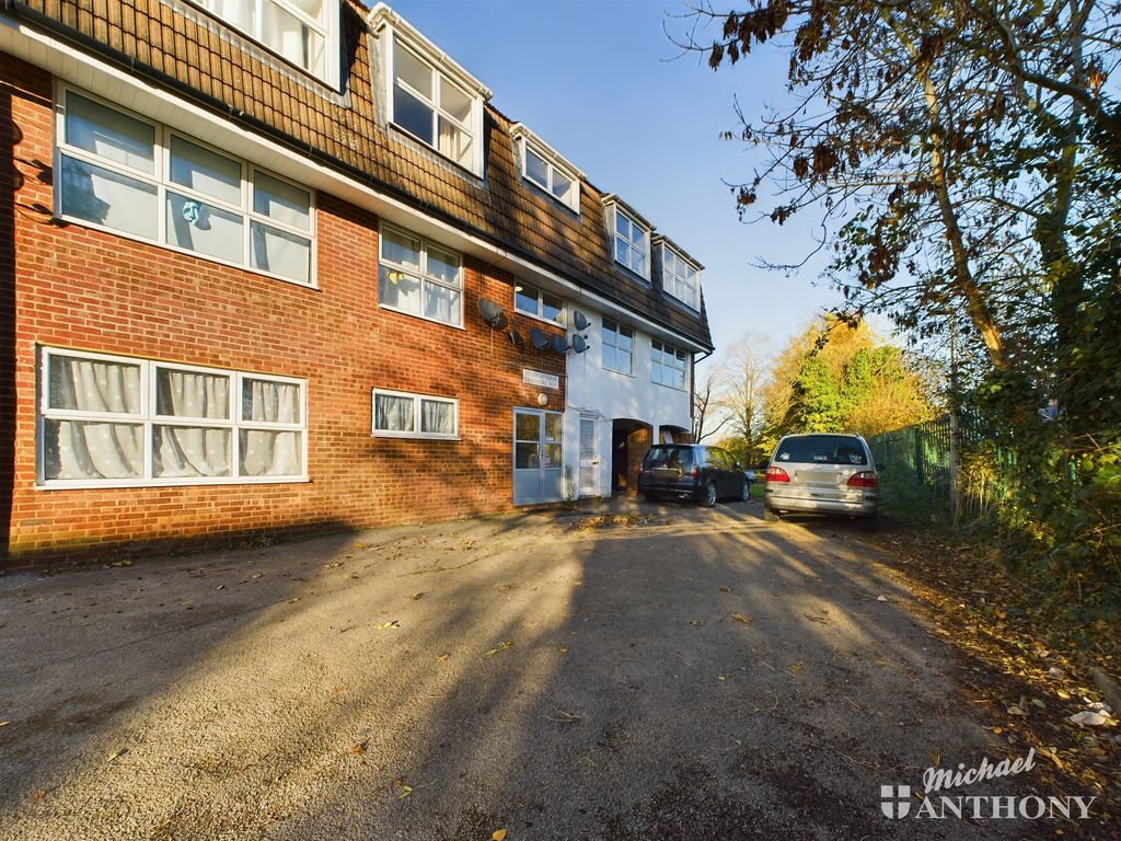 2 bed flat for sale in Grasmere Way, Linslade, Leighton Buzzard LU7, £190,000