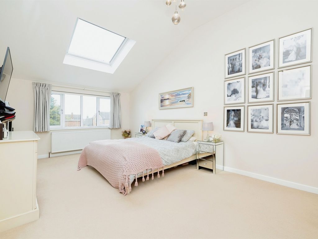 4 bed detached house for sale in Manor Park, Maids Moreton, Buckingham MK18, £725,000