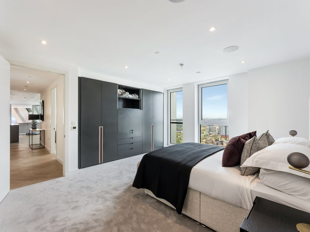 2 bed flat to rent in Southwark Bridge Road, London SE1, £4,400 pcm
