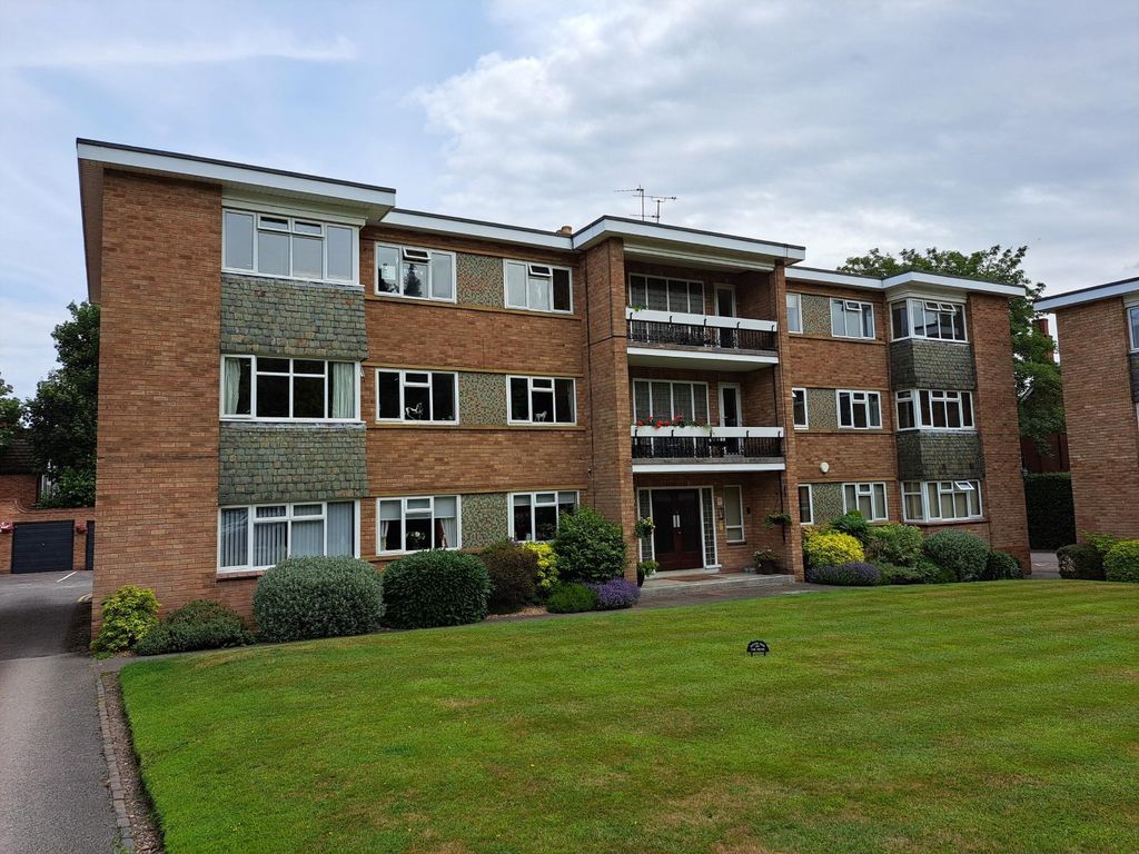 2 bed flat to rent in Four Oaks Road, Four Oaks, Sutton Coldfield B74, £1,150 pcm