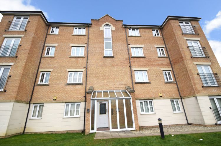 2 bed flat for sale in Valley Gardens, Bradford, Bradford, West Yorkshire BD8, £75,000