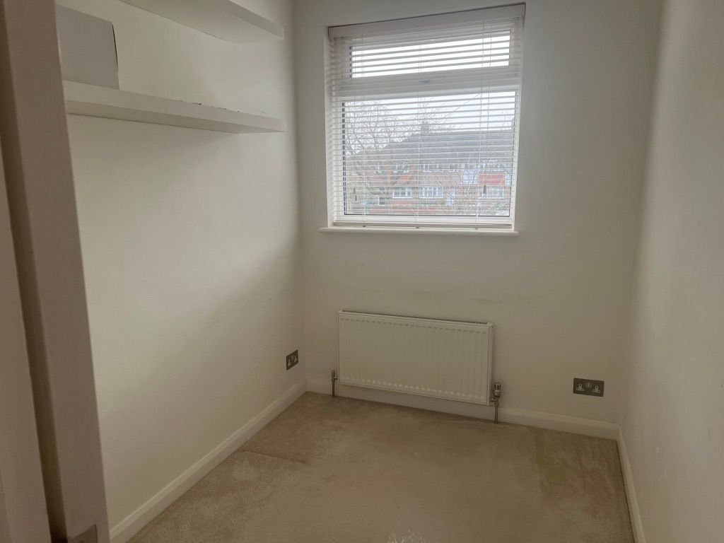 4 bed terraced house to rent in Alverstone Gardens, London SE9, £2,400 pcm