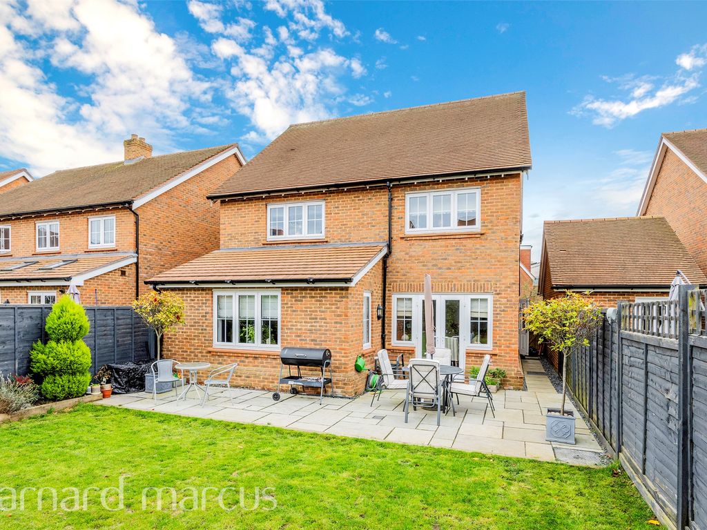 4 bed detached house for sale in Hayton Crescent, Tadworth KT20, £675,000