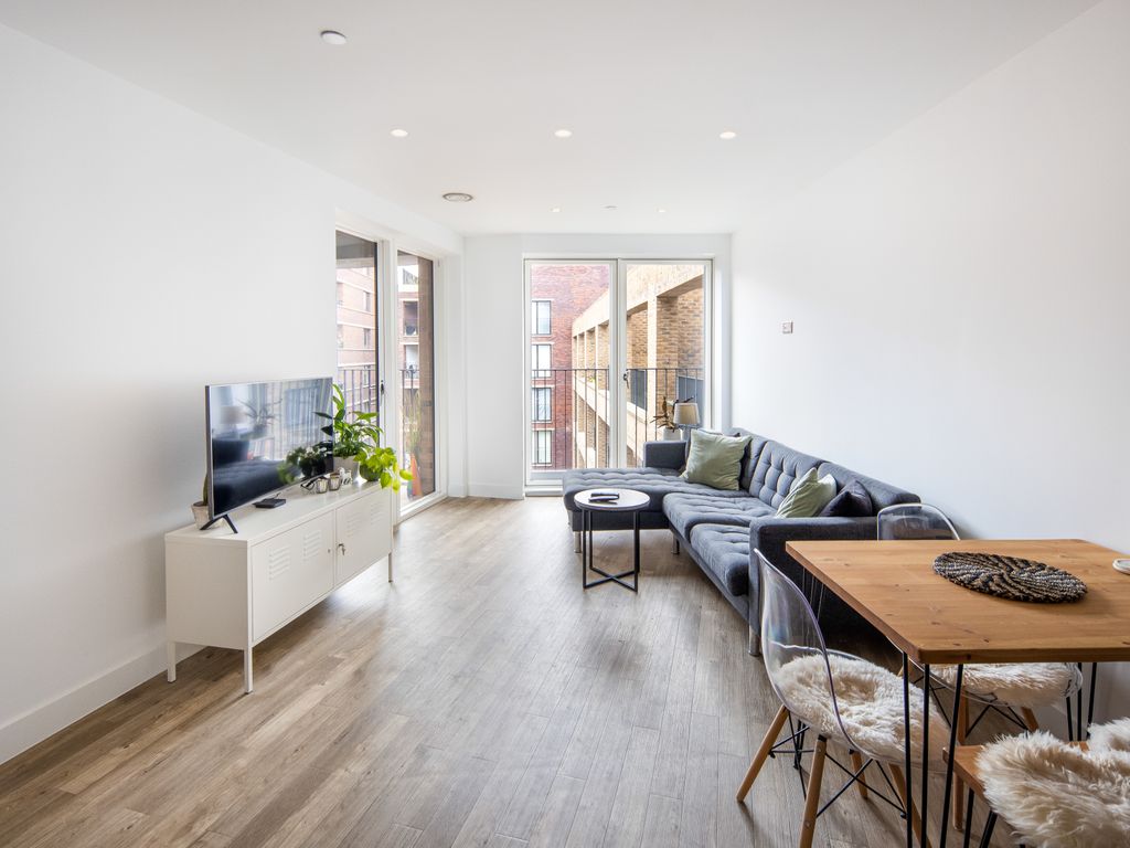 1 bed flat for sale in Rookwood Way, London E3, £440,000
