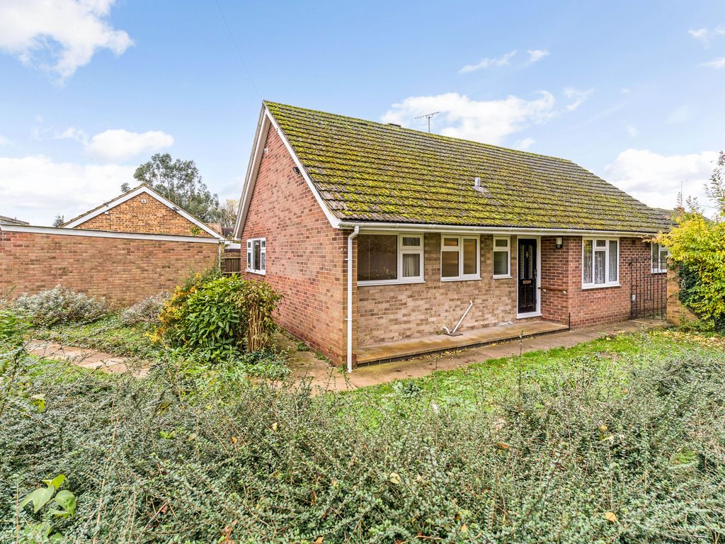 3 bed bungalow for sale in Astrop Road, Middleton Cheney, Banbury OX17, £325,000