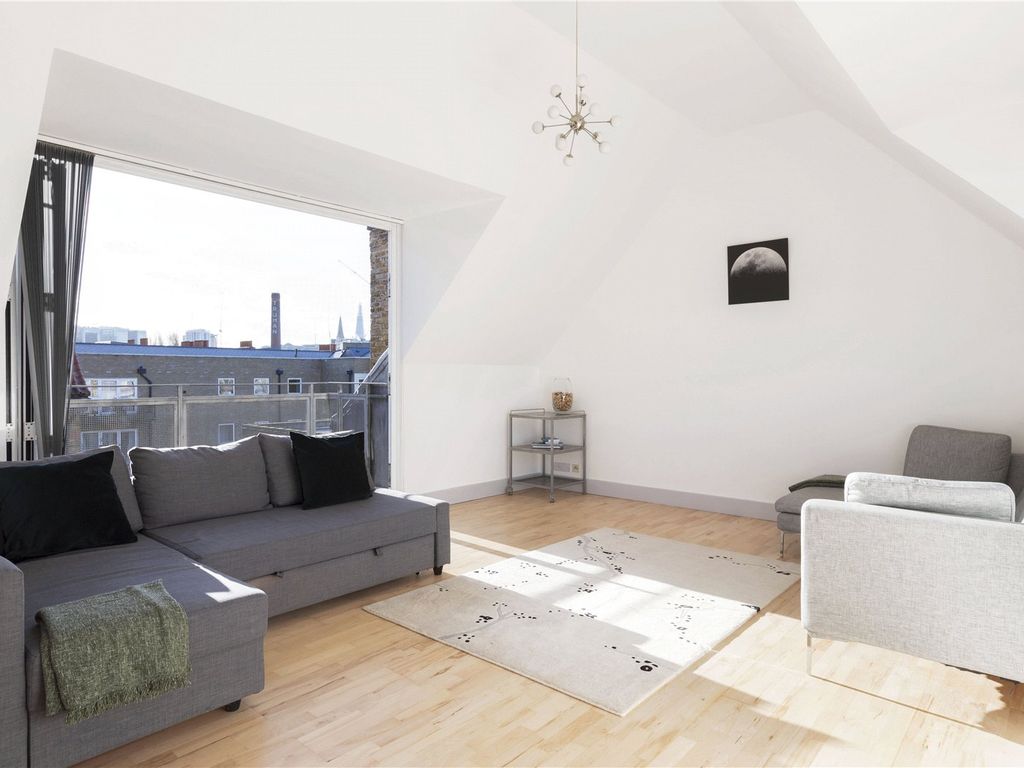 2 bed flat to rent in Chilton Street, Shoreditch E2, £4,000 pcm