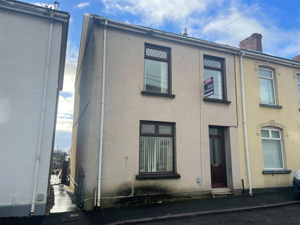4 bed end terrace house for sale in Mansel Street, Burry Port SA16, £119,995