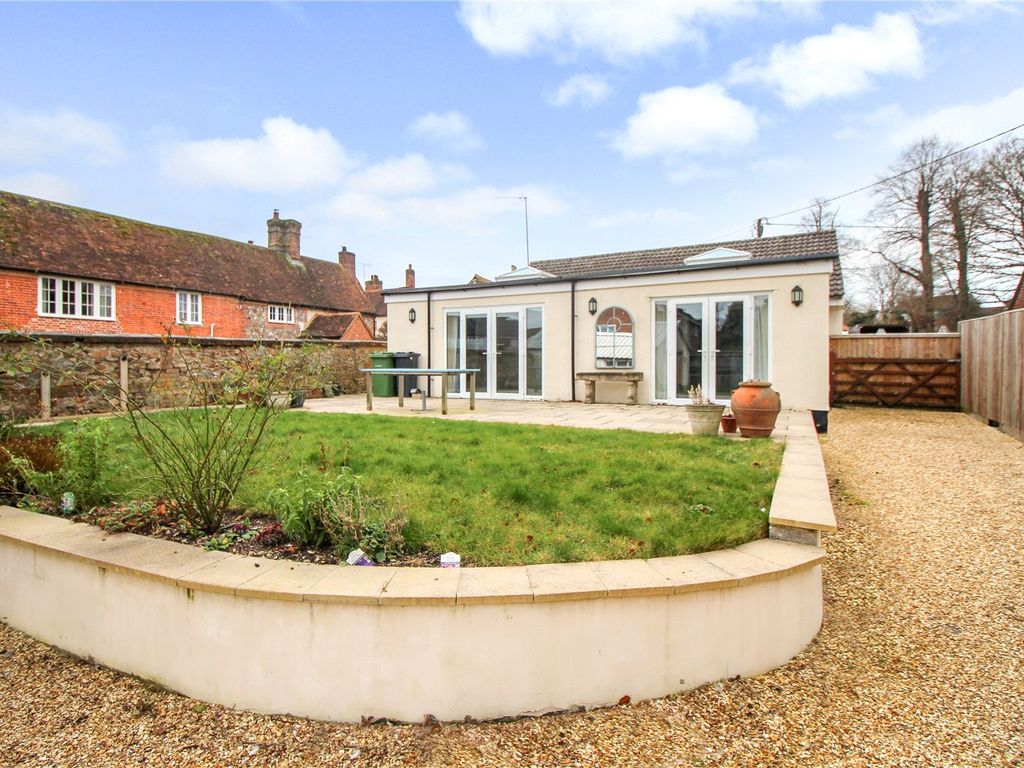 3 bed detached bungalow for sale in The Broadway, Lambourn, Hungerford RG17, £450,000