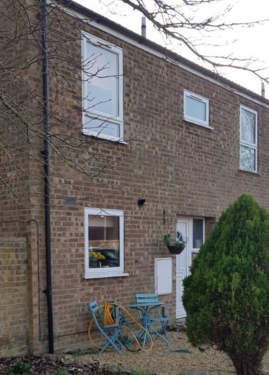 2 bed end terrace house to rent in Pinemead, Shefford SG17, £1,050 pcm
