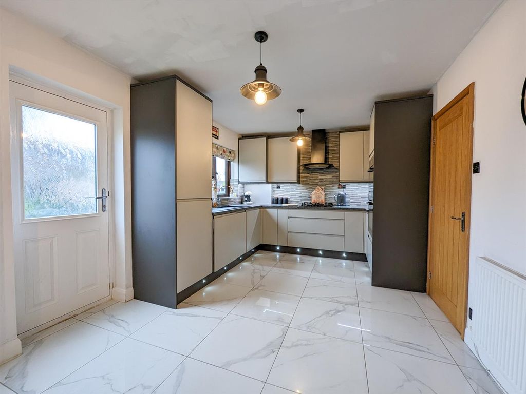 3 bed property for sale in Avon Street, Leigh WN7, £205,000