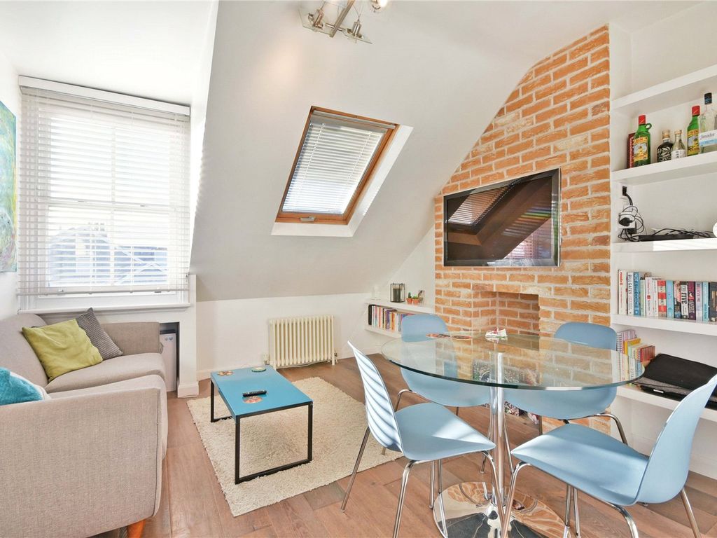 2 bed flat for sale in Ash Grove, Cricklewood NW2, £350,000