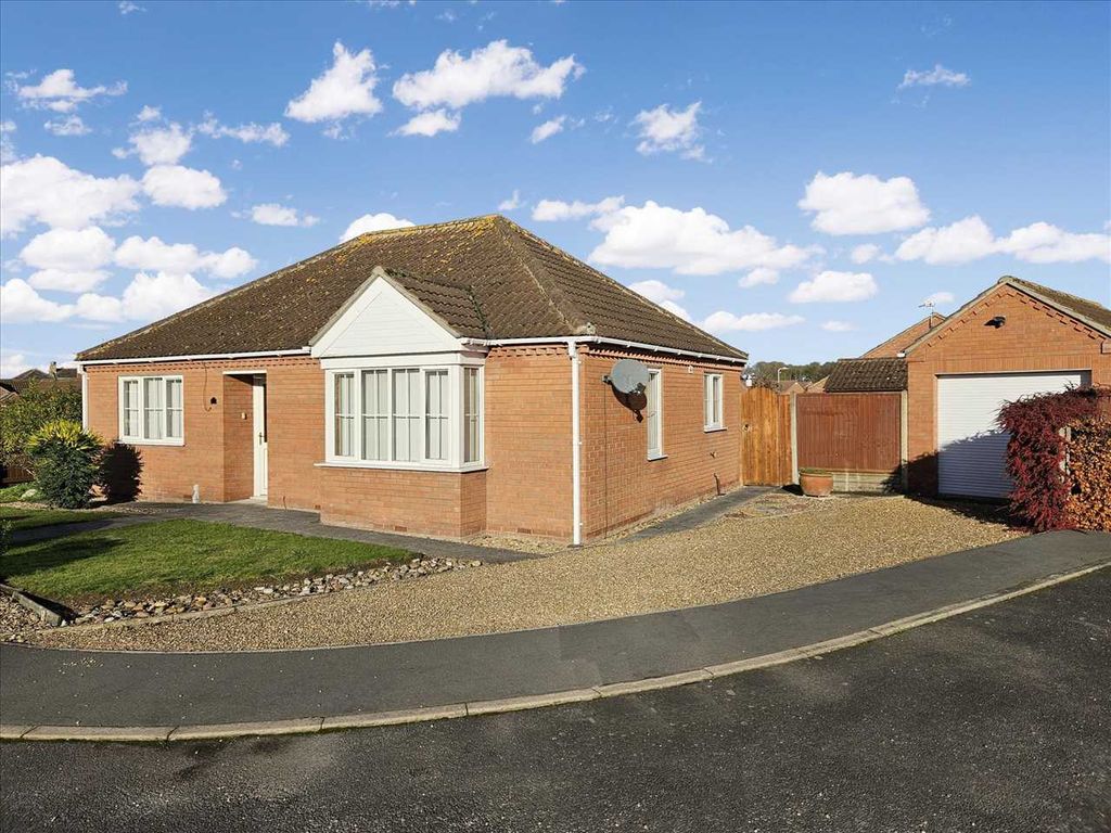 3 bed bungalow for sale in Jubilee Close, Coningsby, Lincoln LN4, £235,000