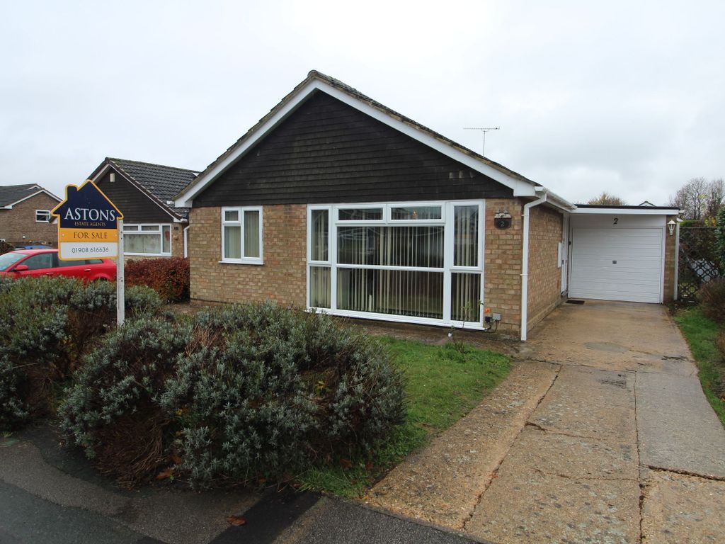 3 bed bungalow for sale in Carlyle Close, Newport Pagnell MK16, £350,000