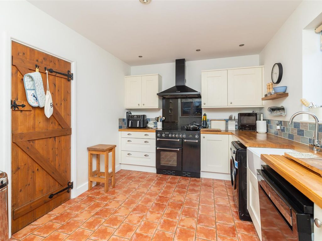 2 bed terraced house for sale in High Street, Broom, Biggleswade, Beds SG18, £299,950