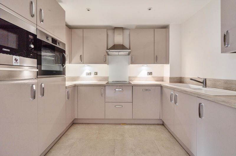 2 bed flat for sale in The Retreat, Princes Risborough HP27, £380,000