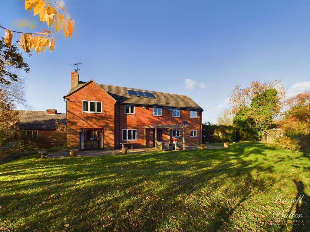 5 bed detached house for sale in Shepperds Close, North Marston, Buckingham MK18, £975,000