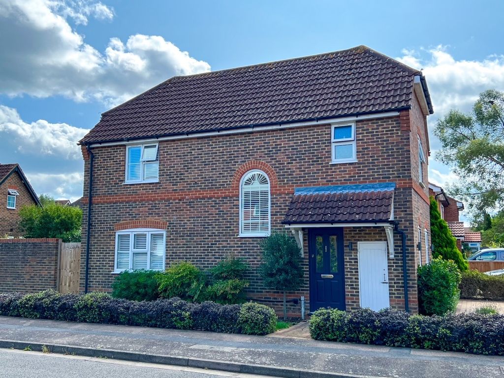 3 bed detached house for sale in Bishop Fox Way, West Molesey KT8, £659,950