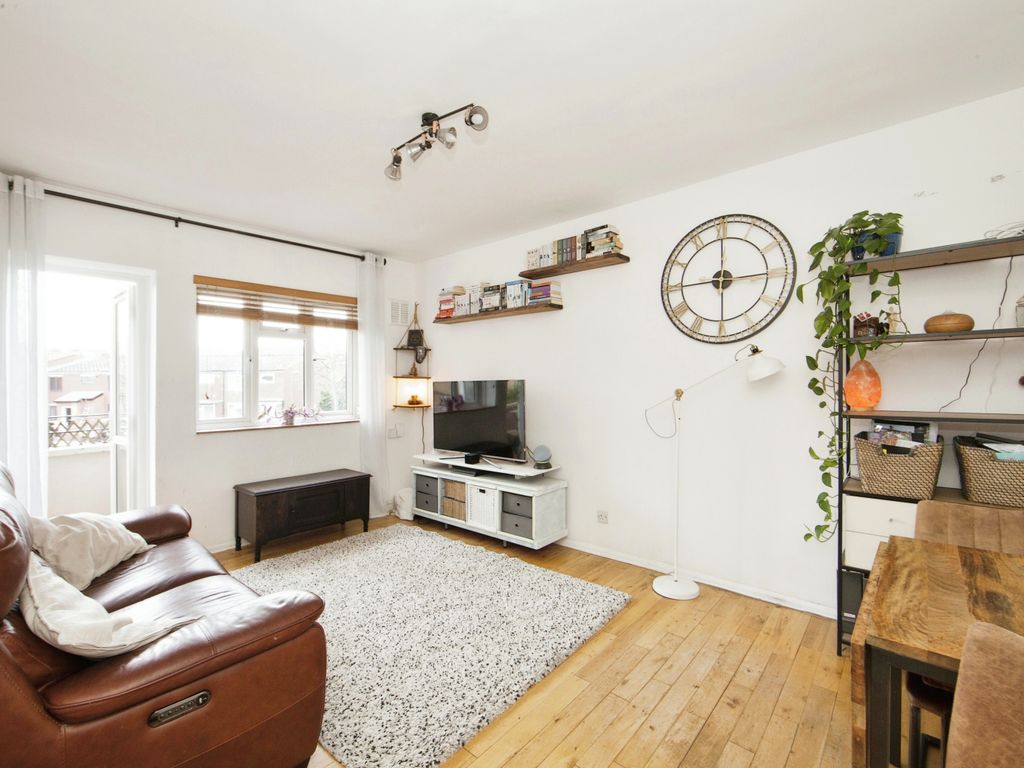 1 bed flat for sale in Lochinvar Street, London SW12, £350,000