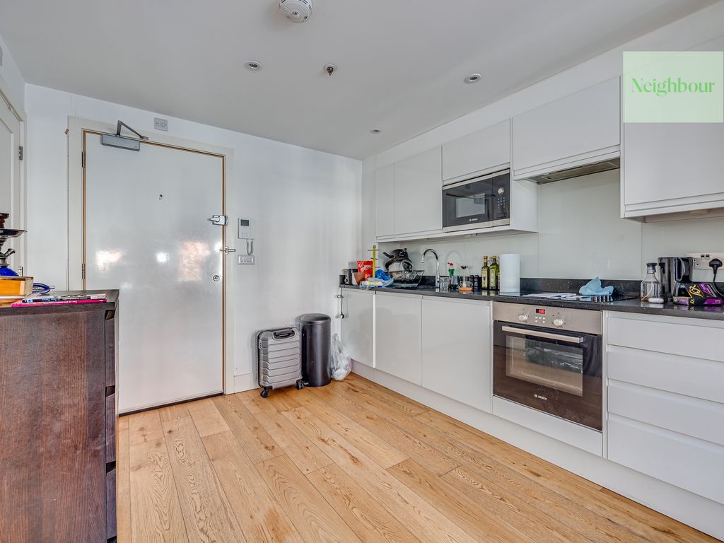 1 bed flat for sale in -70 High Street, Croydon CR0, £150,000