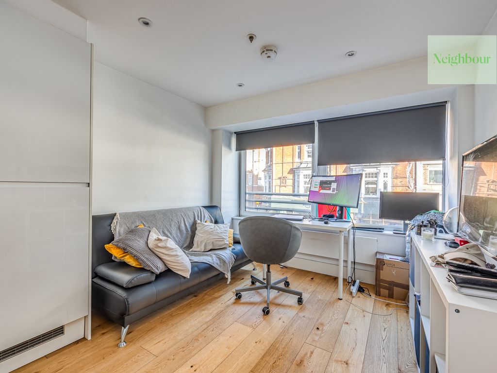 1 bed flat for sale in -70 High Street, Croydon CR0, £150,000