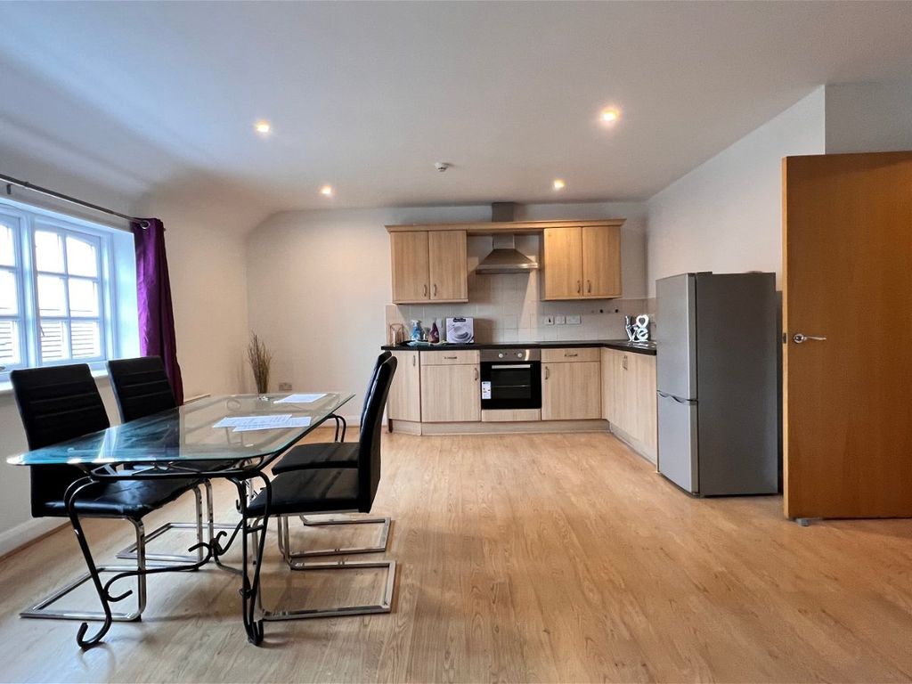 2 bed flat for sale in Avon Street, Evesham WR11, £145,000