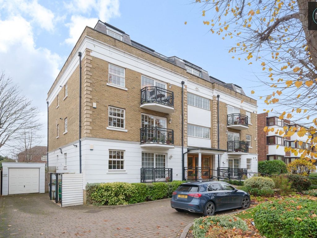 2 bed flat for sale in The Grange, Woodford Road, South Woodford, London E18, £500,000