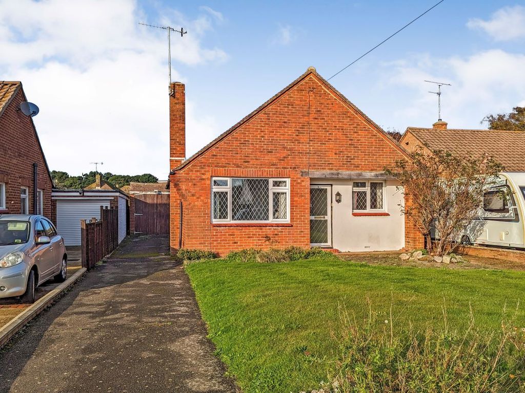 3 bed bungalow for sale in 9 Mill Close, Rustington, Littlehampton, West Sussex BN16, £290,000