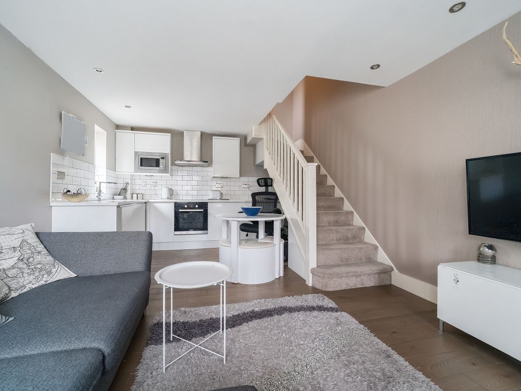 1 bed detached house for sale in Redwood Way, Barnet EN5, £335,000