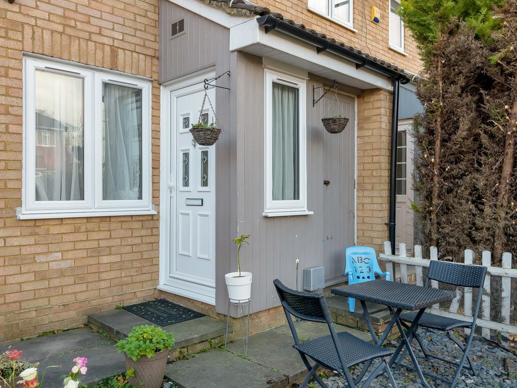 1 bed detached house for sale in Redwood Way, Barnet EN5, £335,000