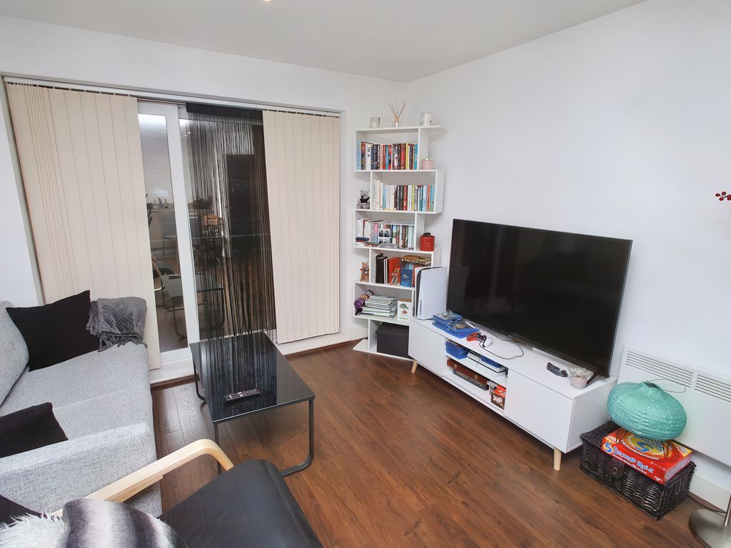 1 bed flat to rent in Bromyard Avenue, London W3, £1,675 pcm