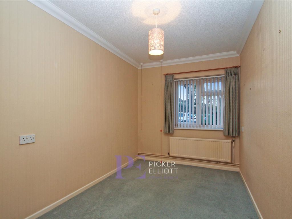 2 bed flat for sale in Ashby Road, Hinckley LE10, £129,000