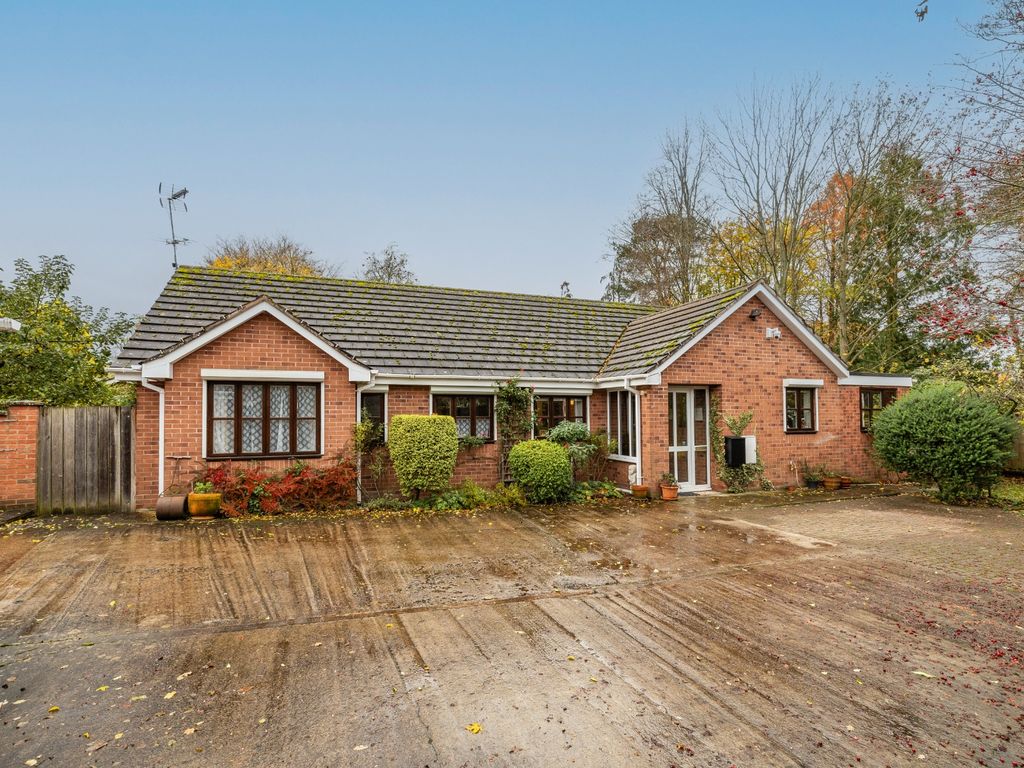 4 bed detached bungalow for sale in Knightwick Road, Alfrick, Worcester WR6, £585,000
