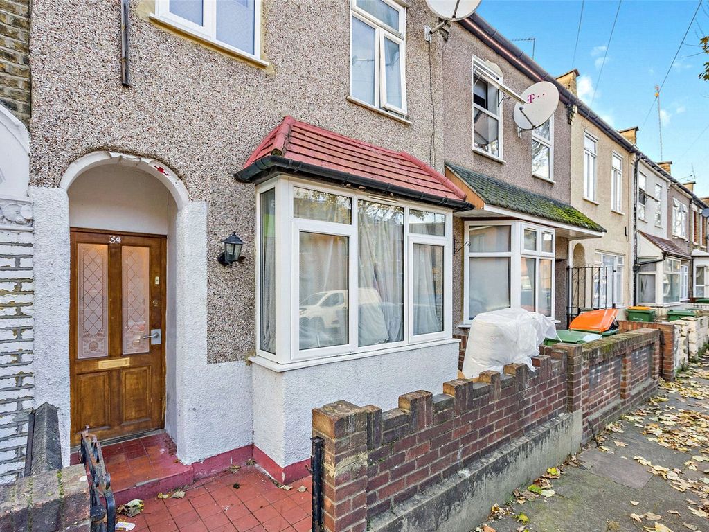 6 bed terraced house for sale in Holbrook Road, London E15, £650,000