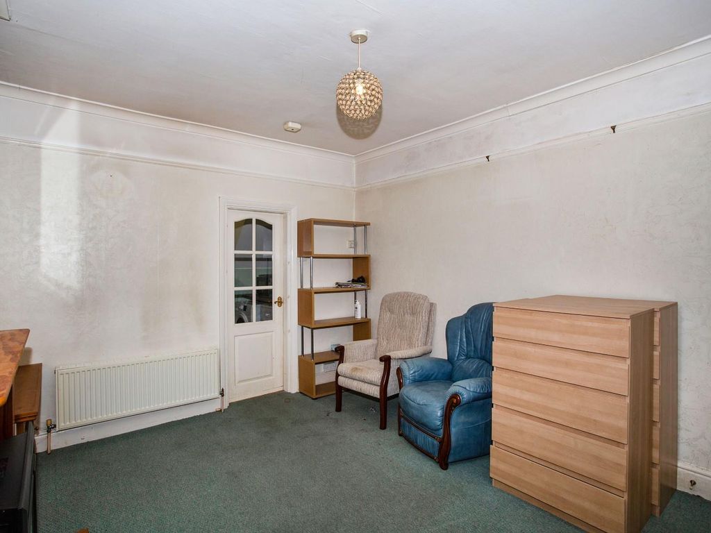 2 bed end terrace house for sale in Birch Grove, Harrogate HG1, £160,000