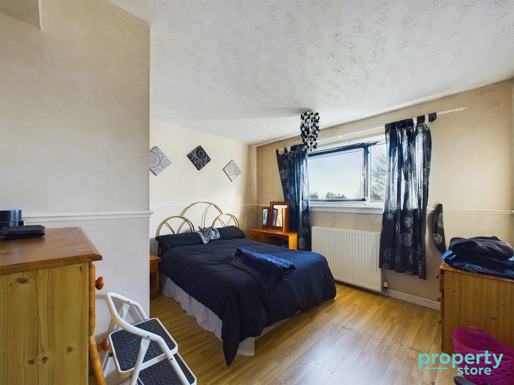 2 bed flat for sale in Sandpiper Drive, East Kilbride, South Lanarkshire G75, £52,000