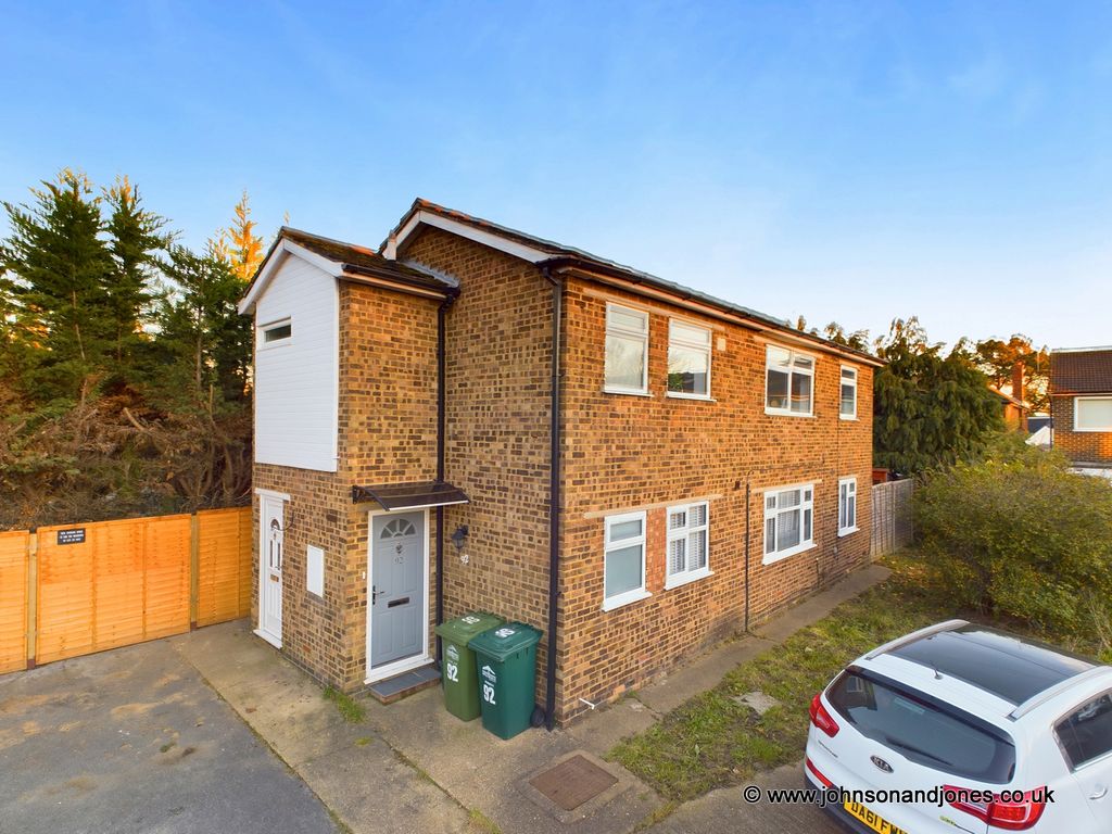 2 bed maisonette for sale in Anderson Drive, Ashford TW15, £250,000