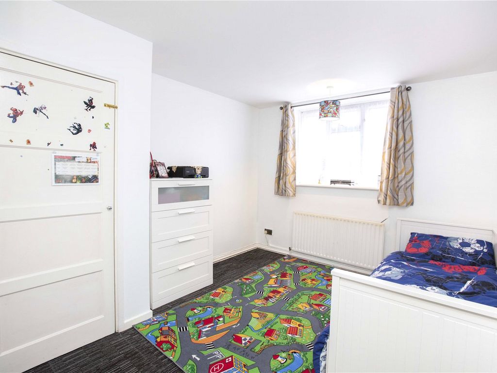 2 bed flat for sale in A Longbridge Road, Barking, Barking IG11, £250,000