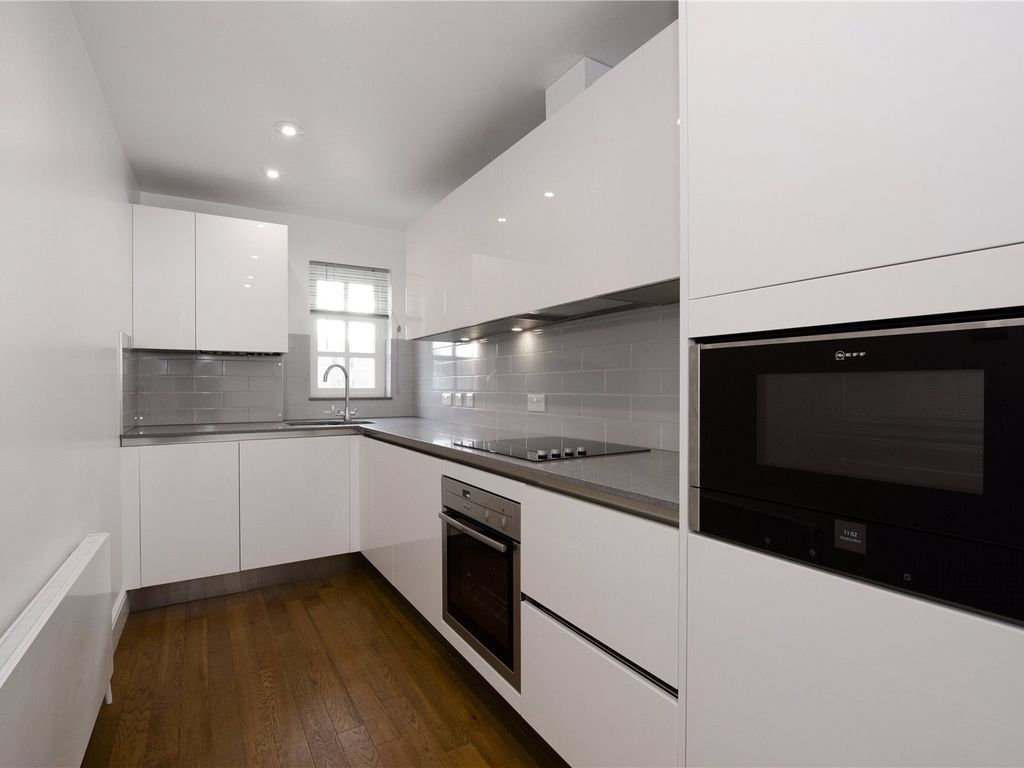 2 bed flat to rent in Albany Mews, Barnsbury Park N1, £3,250 pcm