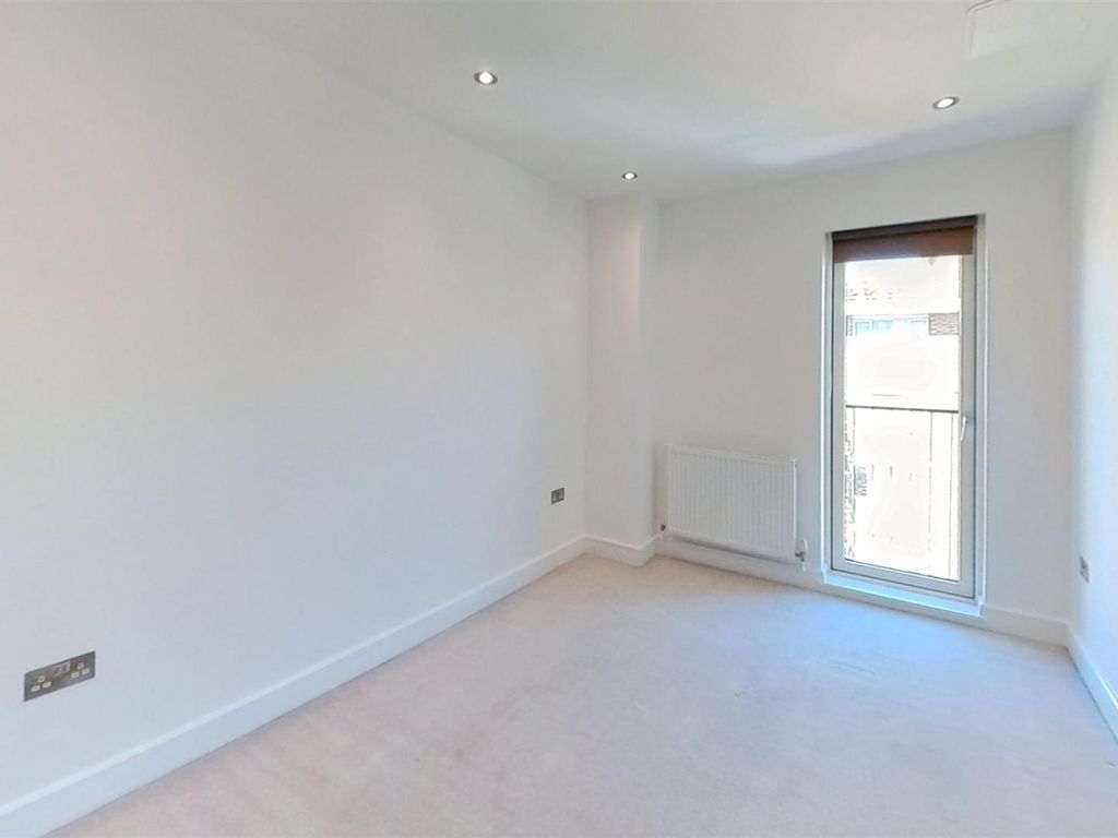 2 bed flat to rent in Nelson Street, London E1, £2,700 pcm