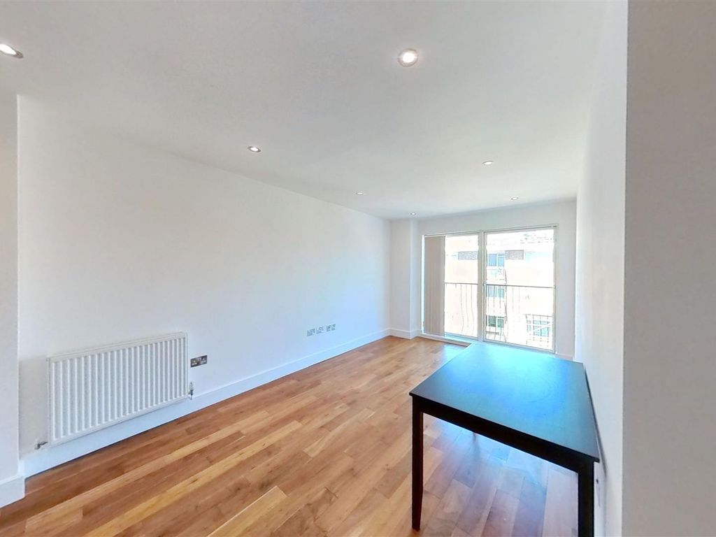 2 bed flat to rent in Nelson Street, London E1, £2,700 pcm