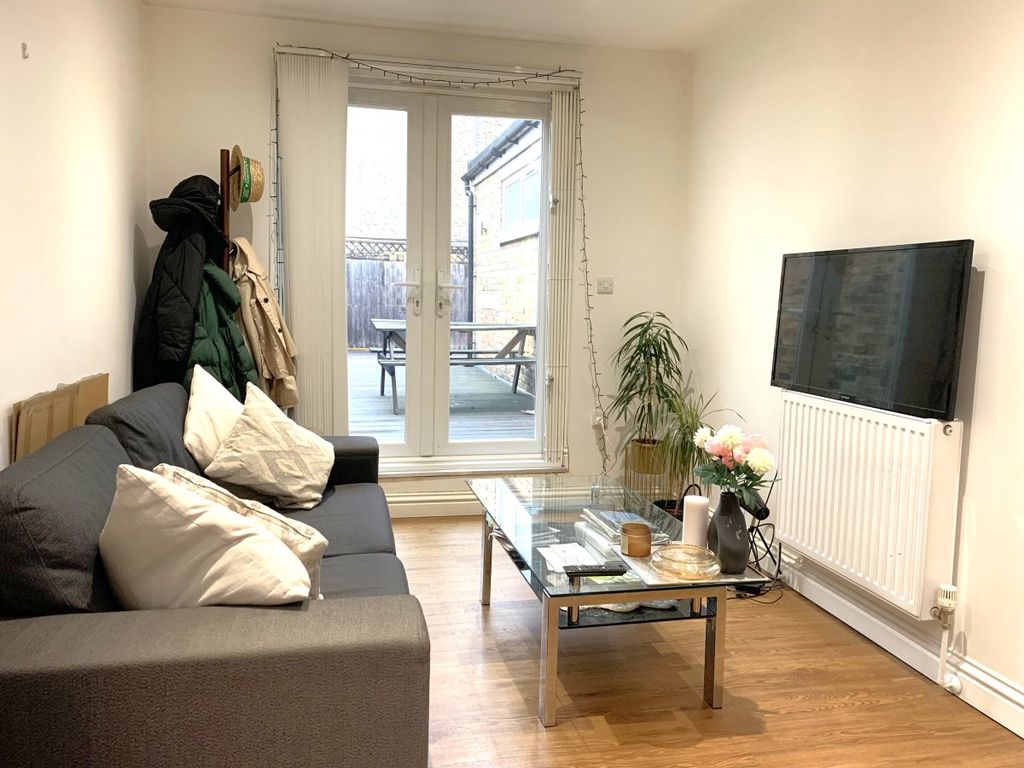 1 bed flat to rent in Essex Road, London N1, £1,900 pcm