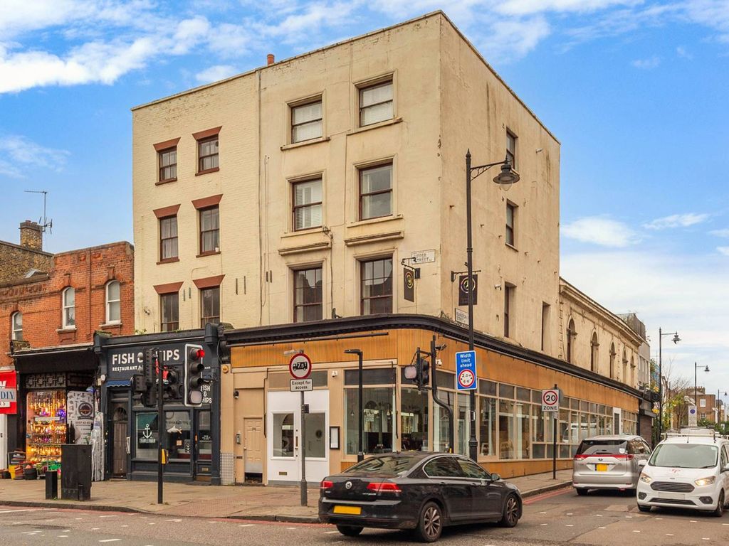 1 bed flat for sale in Upper Street, Islington, London N1, £325,000