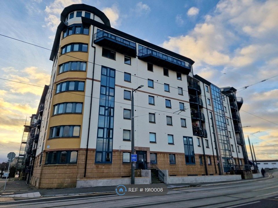 3 bed flat to rent in Ocean Drive, Edinburgh EH6, £1,750 pcm