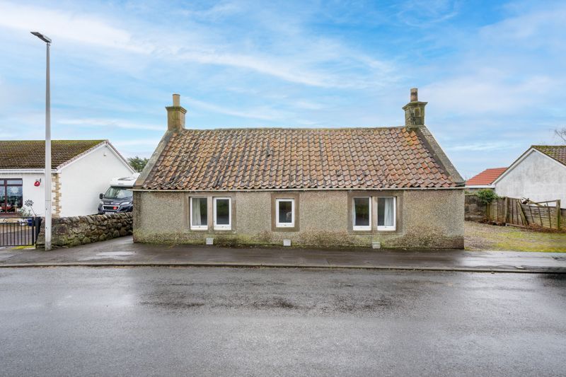 3 bed detached bungalow for sale in Main Road, Gauldry, Newport-On-Tay DD6, £165,000